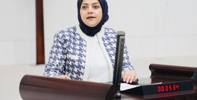 Milletvekili Ün, halk otobüsünde saldırıya uğrayan tesettürlü kadınla görüştü
