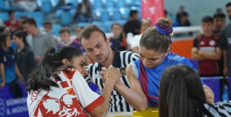 Taşımalı köy okulu öğrencisi Antalyalı Ayşe, Türkiye şampiyonu oldu
