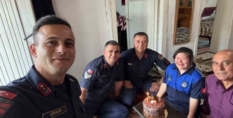 Kırşehir’de Jandarmadan Down Sendromlu Sıla’ya Doğum Günü Sürprizi
