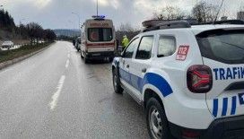 Kontrolden çıkan otomobil karşı şeride geçti, yaşanan trafik kazasında 2 kişi yaralandı

