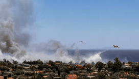 Yunanistan'da yangın felaketi: Evler yandı, bin kişi tahliye edildi