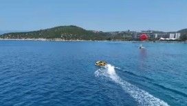 Tatil beldelerinde yeni trend: Spor araba görünümlü sürat tekneleri ilgi görüyor
