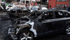 Sanayi sitesinde yangın: Çok sayıda araç yandı