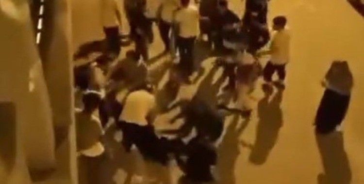 Esenyurt’ta iki aile arasında laf atma tartışması kavgaya dönüştü: O anlar cep telefonu kamerasında
