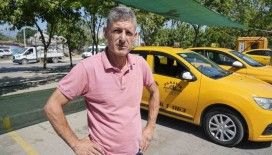 Taksicilerin "bekleme yapma" kavgası kamerada
