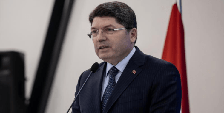 Bakan Tunç'tan, Hazreti Muhammed'in karikatürünü yayımlayan dergiye ilişkin açıklama