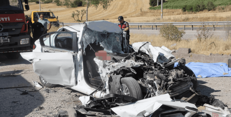 Park halindeki tıra çarptı: Baba ve üç çocuğu kazada hayatını kaybetti