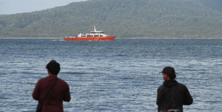 Endonezya'da feribot battı: 4 ölü