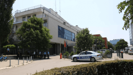 Kosova Meclisi'ne bomba ihbarı: Bina tahliye edildi