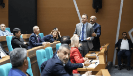 Üsküdar Belediye Meclisi'nde baklava gerginliği: AK Partili ve CHP'li meclis üyeleri arasında tartışma yaşandı