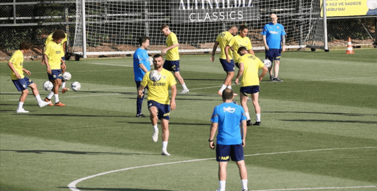 Fenerbahçe, yeni sezon hazırlıklarına başladı