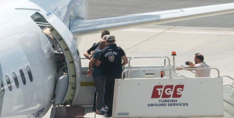 Leman Dergisi yazı işleri müdürü Aslan Özdemir gözaltına alındı