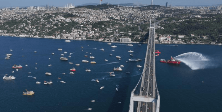 253 şehidin anısına 253 tekne İstanbul Boğazı'ndan geçiş yaptı