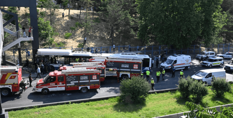 Ankara'da belediye otobüsü kaza yaptı: Yaralılar var
