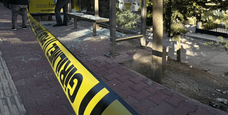 Arnavutköy'de İETT otobüsü ile otomobil çarpıştı: 1 kişi hayatını kaybetti