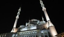 90 bin camide 15 Temmuz şehitleri için sela okundu