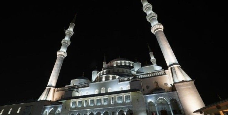 90 bin camide 15 Temmuz şehitleri için sela okundu