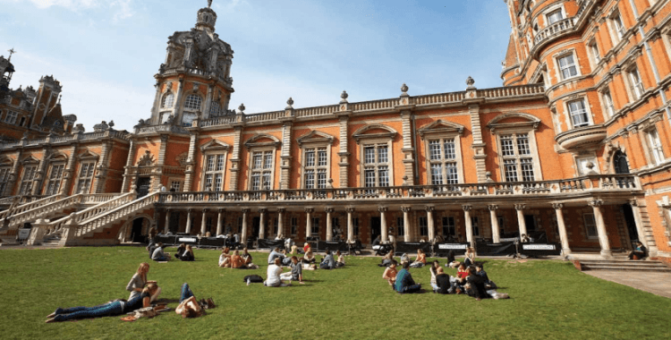 Yurt dışında eğitim alan 10 gençten yalnızca 3'ü hayalindeki işe girebiliyor