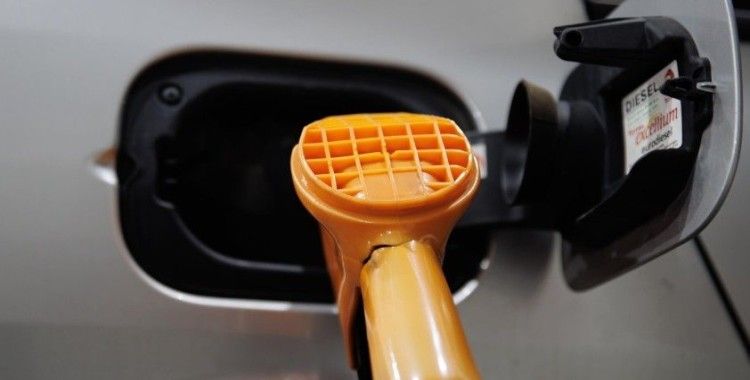 Akaryakıt fiyatları yarın değişecek: Benzin ve motorine zam geliyor