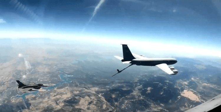 Hava Kuvvetlerinden Kıbrıs Adası'nın güneyinde eğitim uçuşu