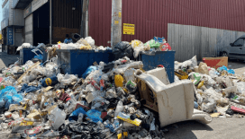 İzmir sokakları çöplerle doldu