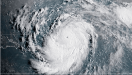 'Felaket' uyarısının ardından yetkililer teyakkuzda: Erin Kasırgası 'Kategori 5' seviyesine ulaştı