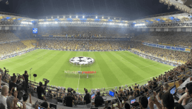 Fenerbahçe taraftarından Şampiyonlar Ligi maçında Filistin’e destek