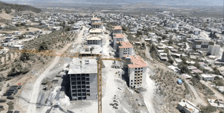 Hatay Hassa'da afet konutlarının yapımı devam ediyor
