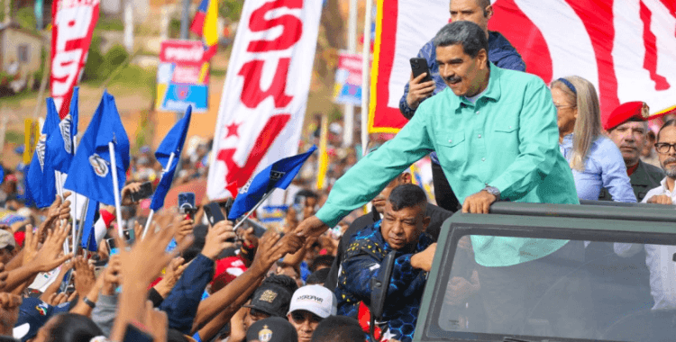 Maduro: 'Hiç kimse Venezuela topraklarına dokunmaya kalkışmasın'