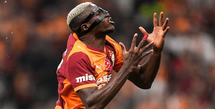 Victor Osimhen'e sakatlık şoku! Maça devam edemedi