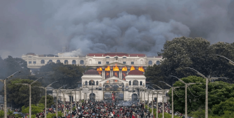 Gen Z Protestosu: Nepal'de eski first lady yakıldı, başbakan istifa etti