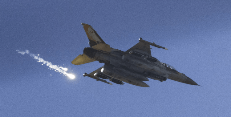 İsrail Yemen'in başkenti Sana'yı vurdu