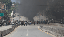 Şiddetli protestolarla çalkalanan Nepal'de ordu sokağa indi