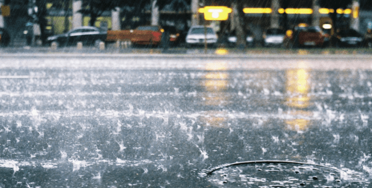 Meteoroloji uyardı: Sıcaklık düşüyor, üç bölgede sağanak yağış Ege'de ise kuvvetli rüzgar etkili olacak