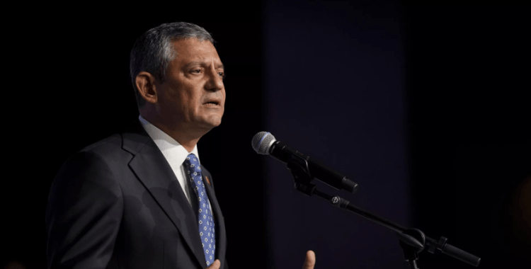 Özgür Özel yeniden CHP Genel Başkanlığına seçildi