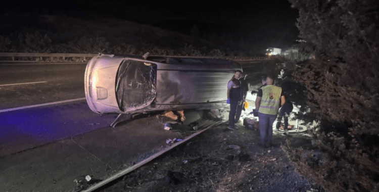Gaziantep'te kamyonet devrildi: 2 ölü, 8 yaralı