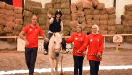 Engellilere atla terapi desteği