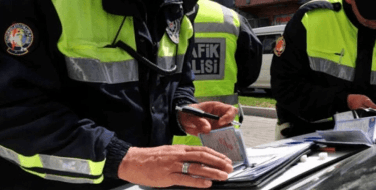 Trafik cezalarına 'rekor' artış geliyor: Ehliyetsiz araç kullanmaya 40 bin, sahte plakaya 280 bin lira ceza gündemde