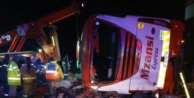 Güney Afrika’da yolcu otobüsü uçuruma yuvarlandı: En az 42 ölü