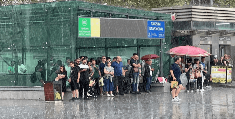 Meteoroloji'den kritik uyarı: Sıcaklık 7 derece düşüyor, kuvvetli yağış ve rüzgar fırtına şeklinde etkili olacak