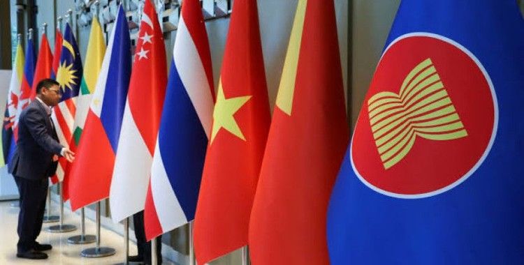 ASEAN Dönem Başkanlığı Filipinler'e devredildi