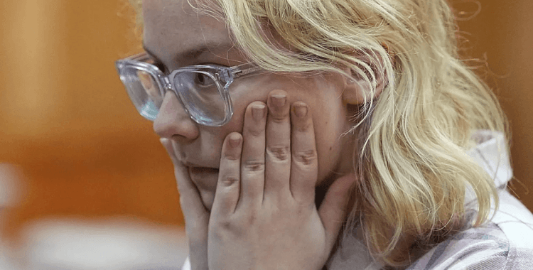 Rusya’da savaş karşıtı şarkı söyleyen 18 yaşındaki müzisyenin gözaltı süresi yeniden uzatıldı