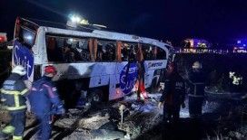 Yolcu otobüsü devrildi: 2 kişi öldü, 21 kişi yaralandı