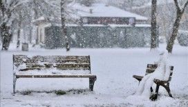 AKOM'dan soğuk ve yağışlı hava uyarısı: İstanbul için saat verildi, kuvvetli geliyor