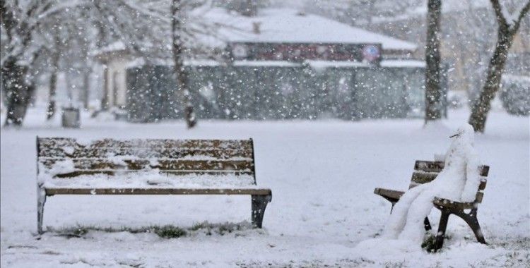 AKOM'dan soğuk ve yağışlı hava uyarısı: İstanbul için saat verildi, kuvvetli geliyor