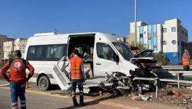 Öğrenci servisi ile kamyonet çarpıştı: 14 kişi yaralandı
