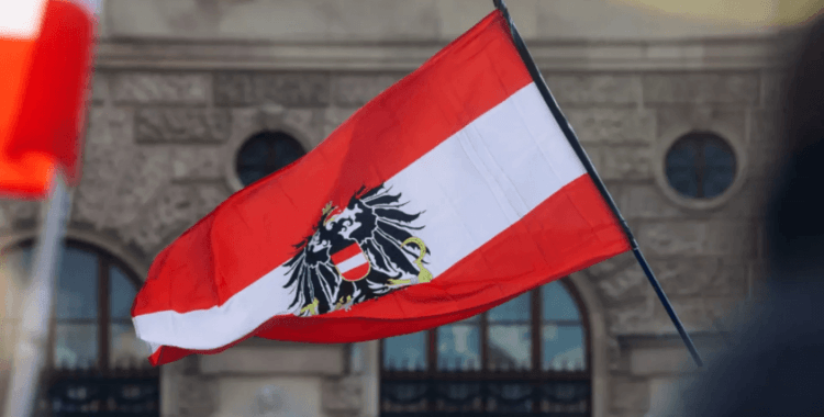 Avusturya Parlamentosu’ndan okullarda başörtüsü yasağına onay