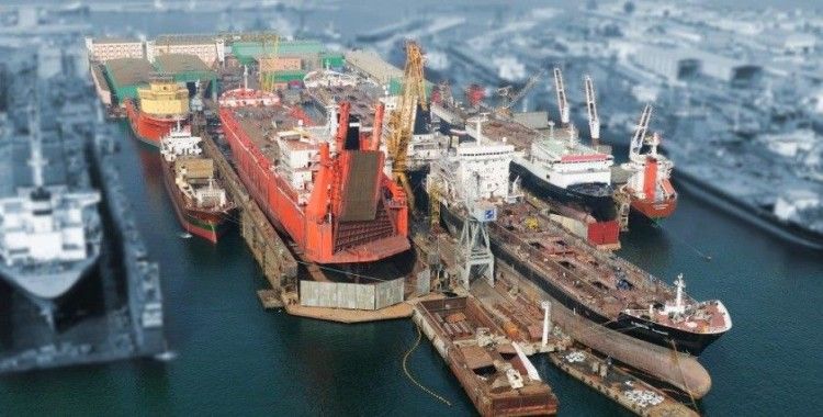 Tuzla Tersanesi'nde gemi yangını: Müdahale sürüyor