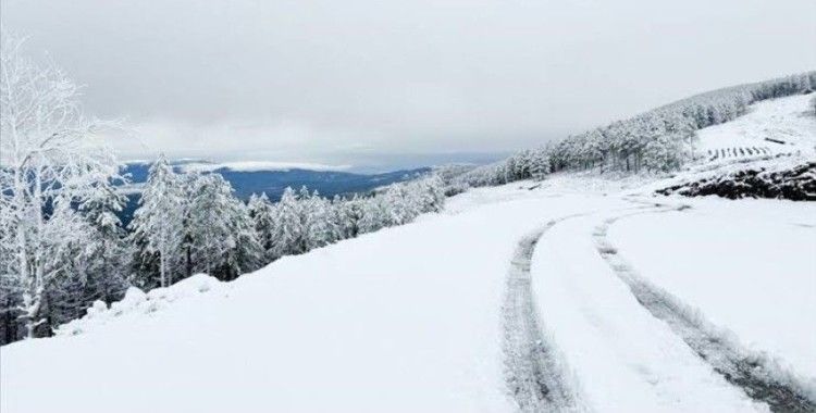 Meteoroloji ve AKOM’dan peş peşe uyarı: İstanbul’a kar geliyor, sıcaklıklar 8 derece birden düşecek