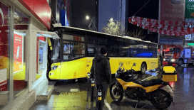 Kartal'da İETT otobüsü binaya çarptı: Şoför ve 5 yolcu yaralandı